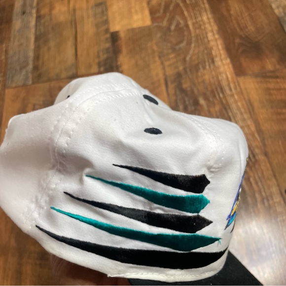 Vintage Logo Athletic 1997
Brickyard 400 NASCAR Diamond
Cut Snapback Hat Cap - Picture 4 of 9